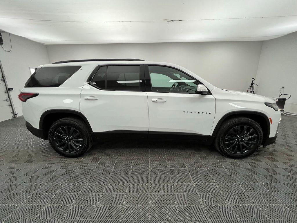 used 2022 Chevrolet Traverse car, priced at $28,257