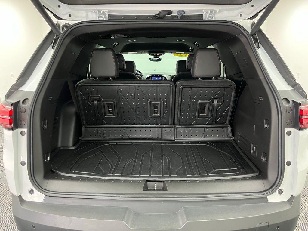 used 2022 Chevrolet Traverse car, priced at $28,257
