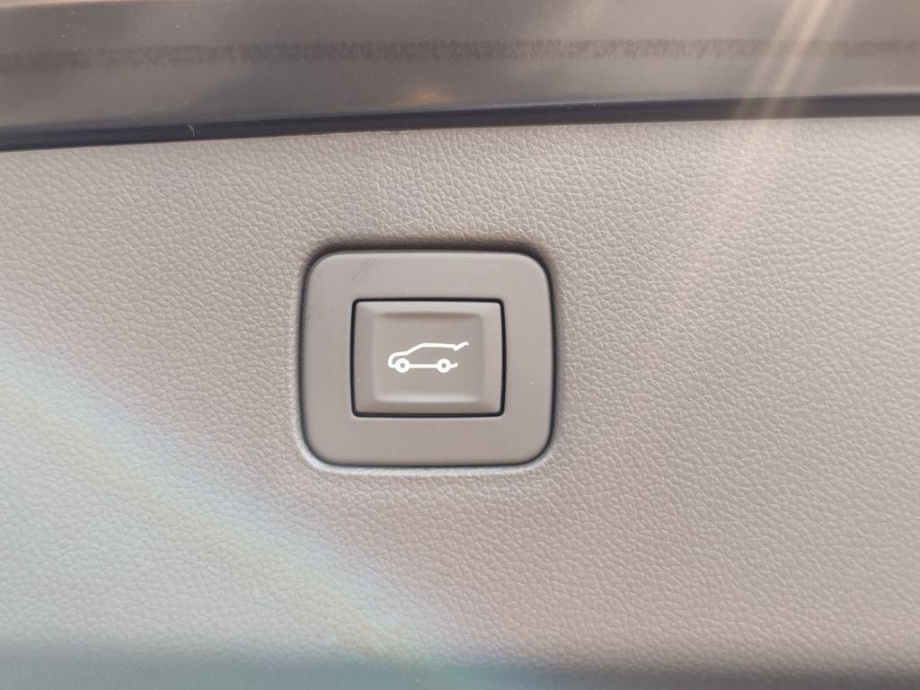 new 2025 Buick Envista car, priced at $31,000