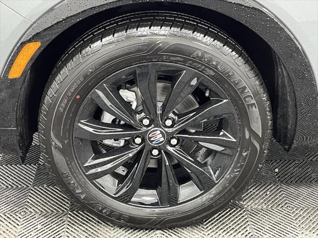 new 2025 Buick Envista car, priced at $30,070