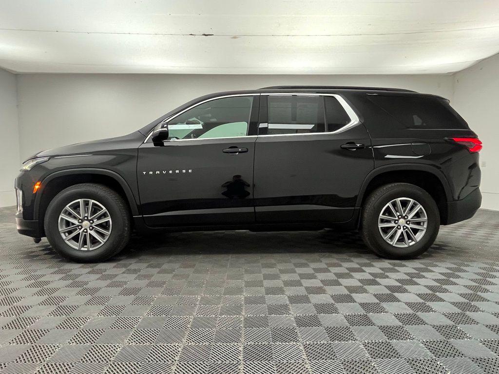 used 2023 Chevrolet Traverse car, priced at $31,498