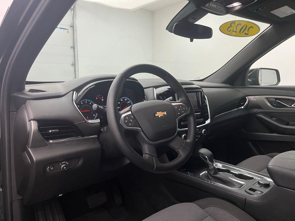 used 2023 Chevrolet Traverse car, priced at $31,498