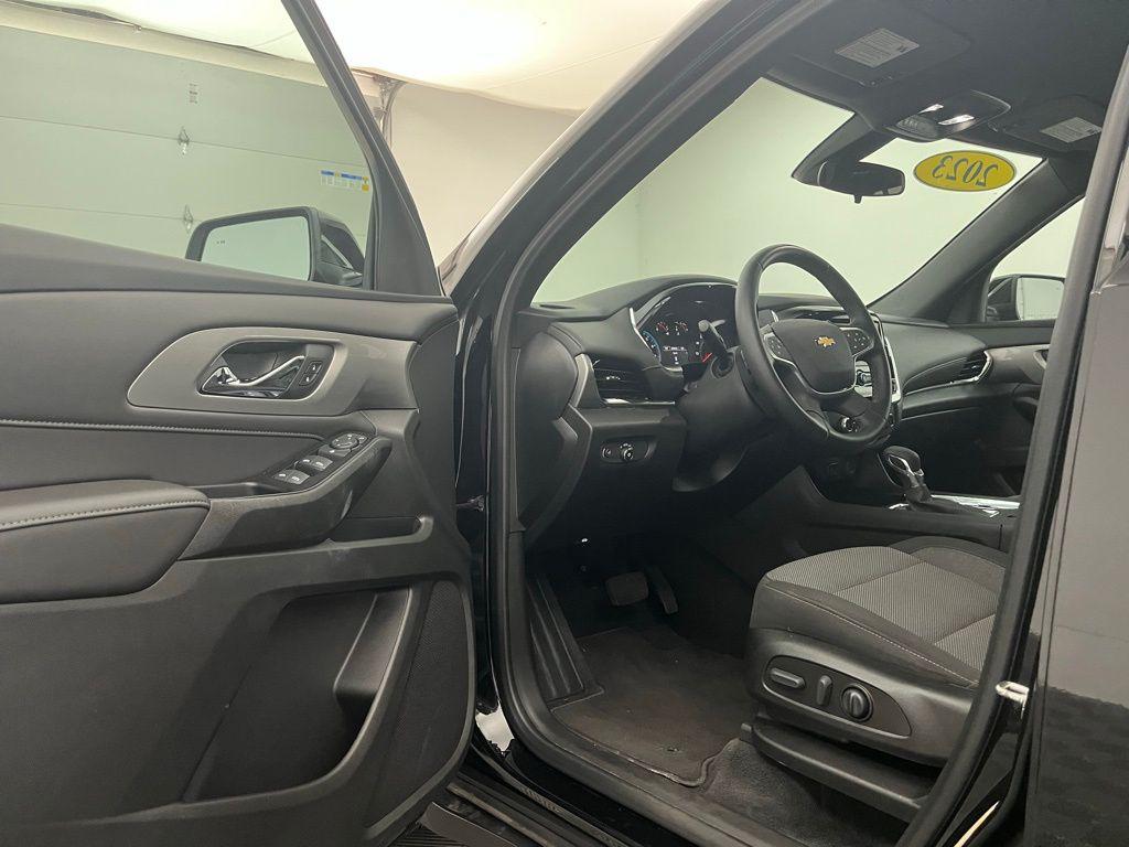 used 2023 Chevrolet Traverse car, priced at $31,498