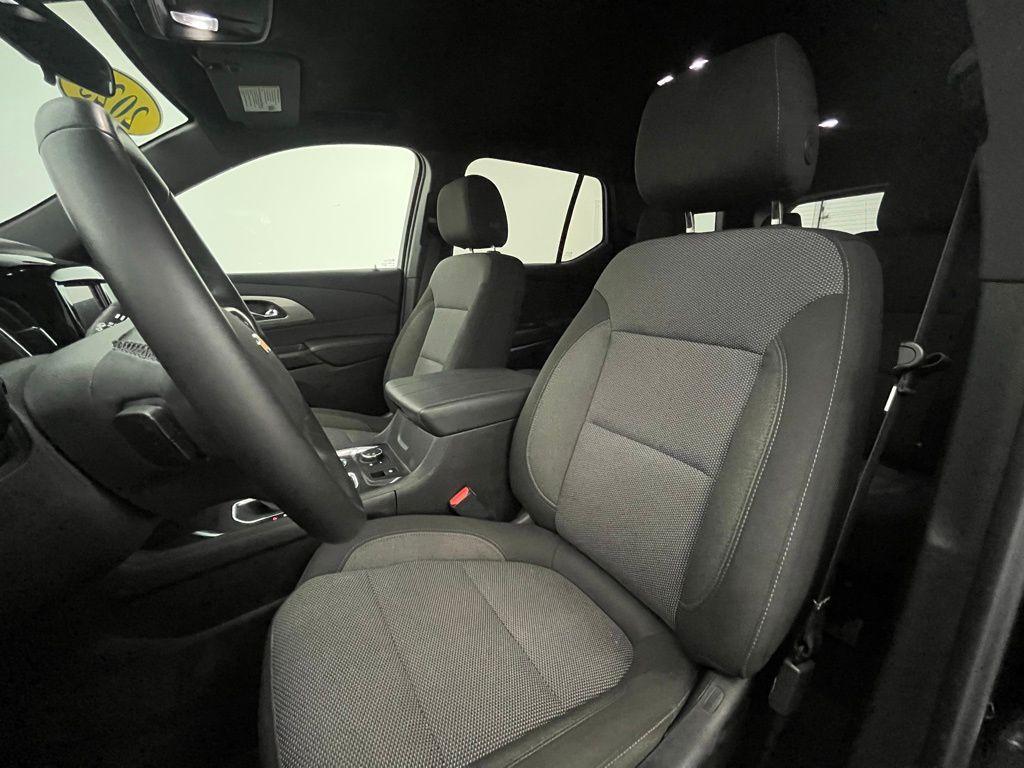 used 2023 Chevrolet Traverse car, priced at $31,498
