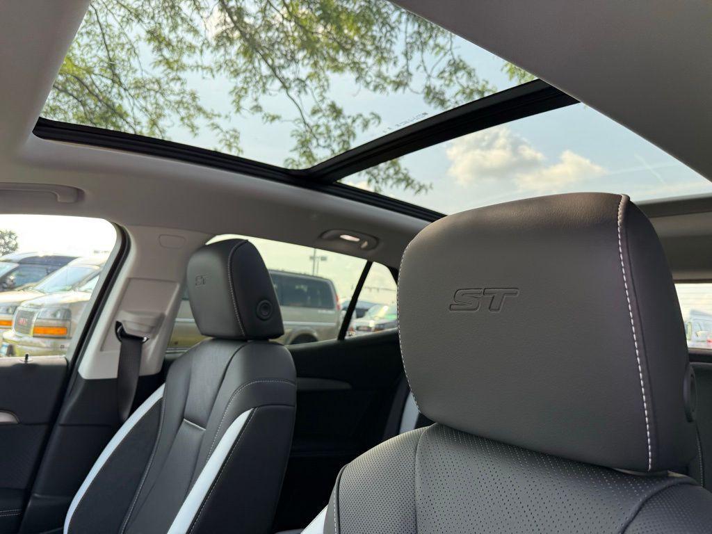 new 2025 Buick Envision car, priced at $39,000