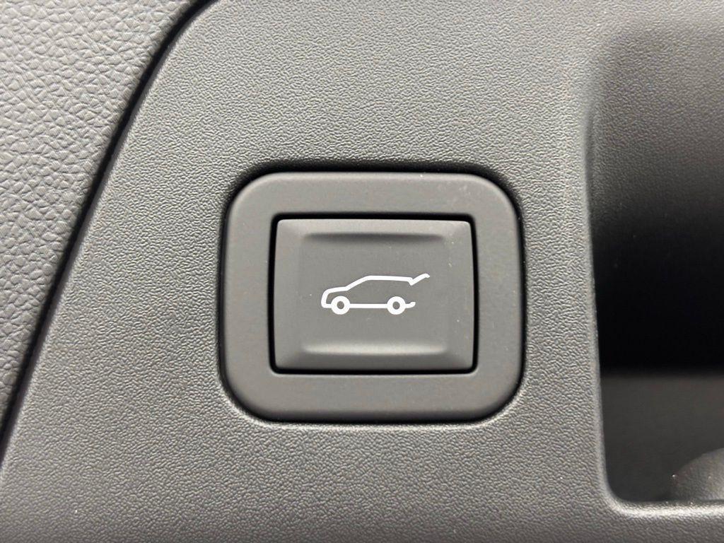 new 2025 Buick Envision car, priced at $43,878