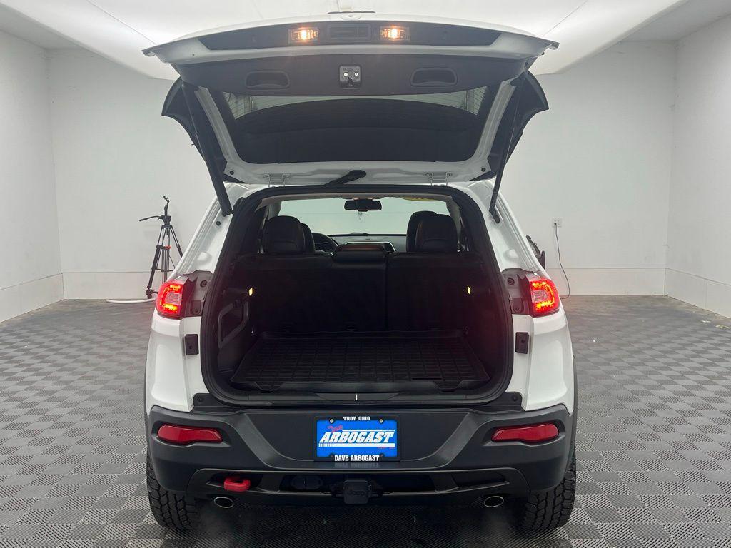 used 2015 Jeep Cherokee car, priced at $11,495