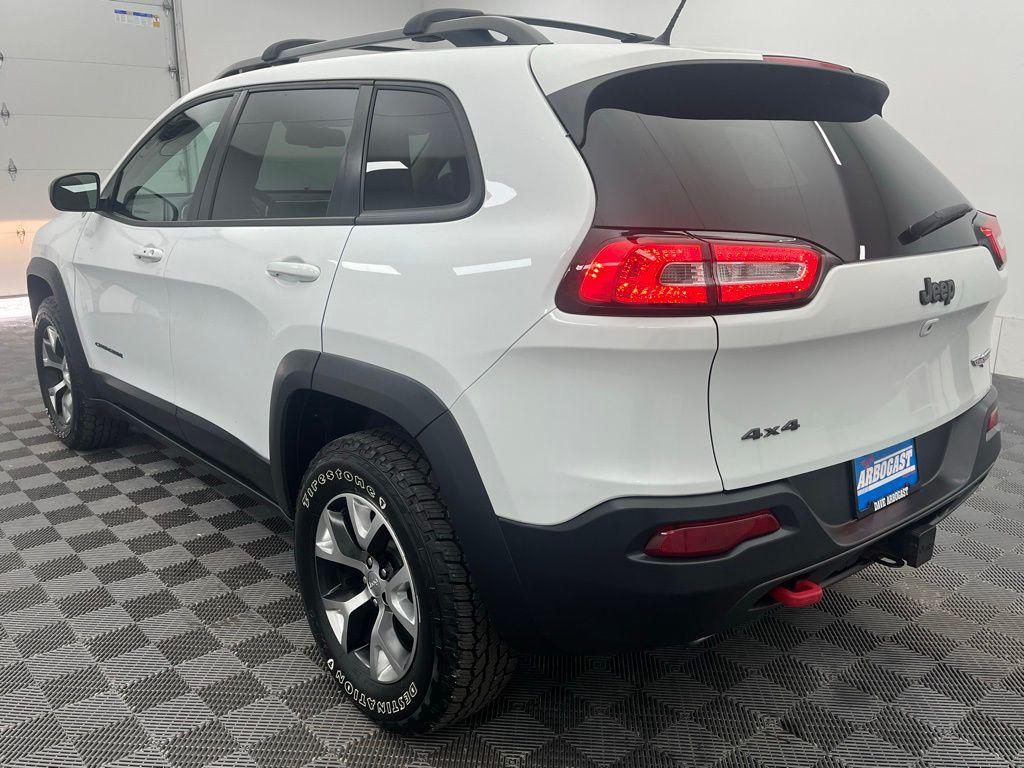 used 2015 Jeep Cherokee car, priced at $11,495