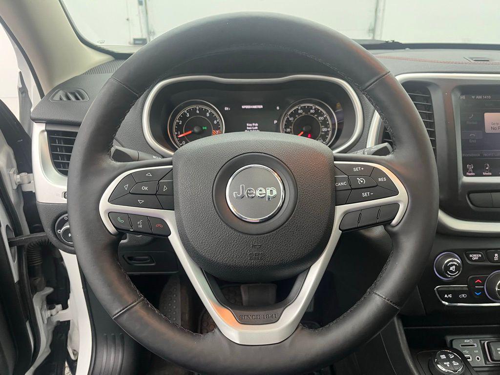 used 2015 Jeep Cherokee car, priced at $11,495
