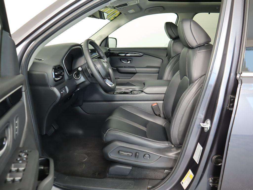 used 2023 Honda Pilot car, priced at $37,999
