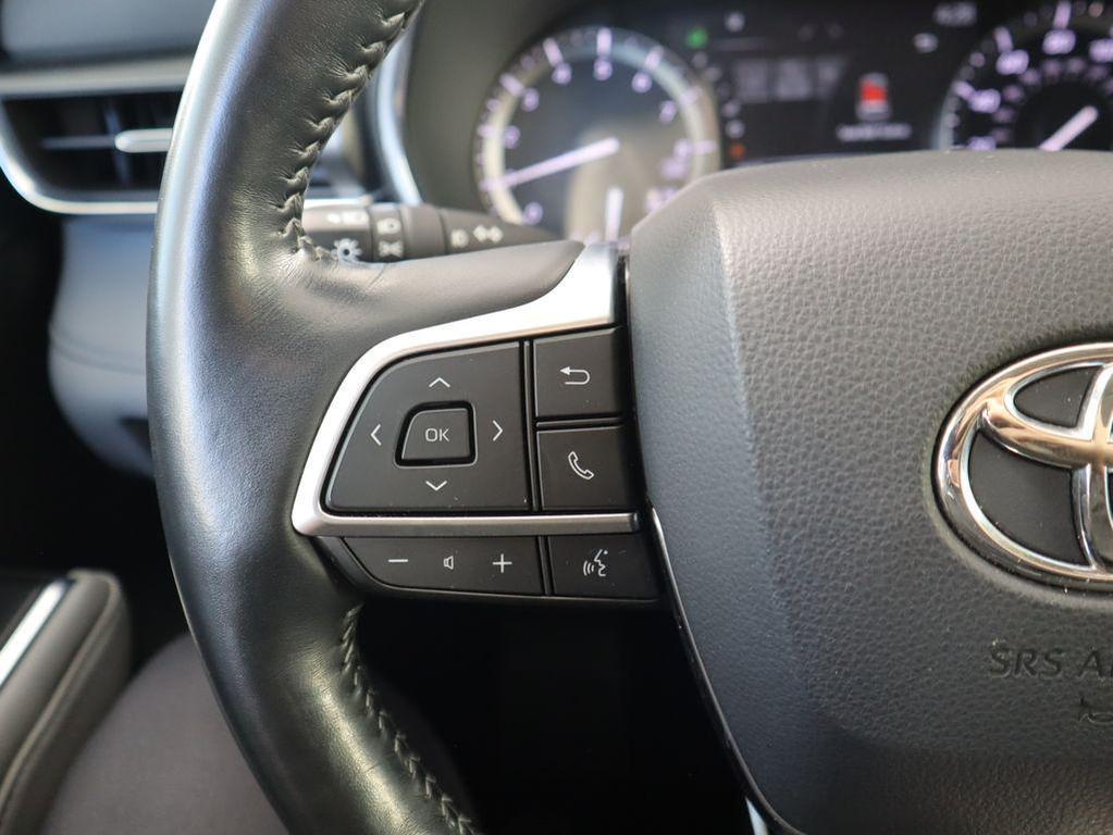 used 2021 Toyota Highlander car, priced at $35,999