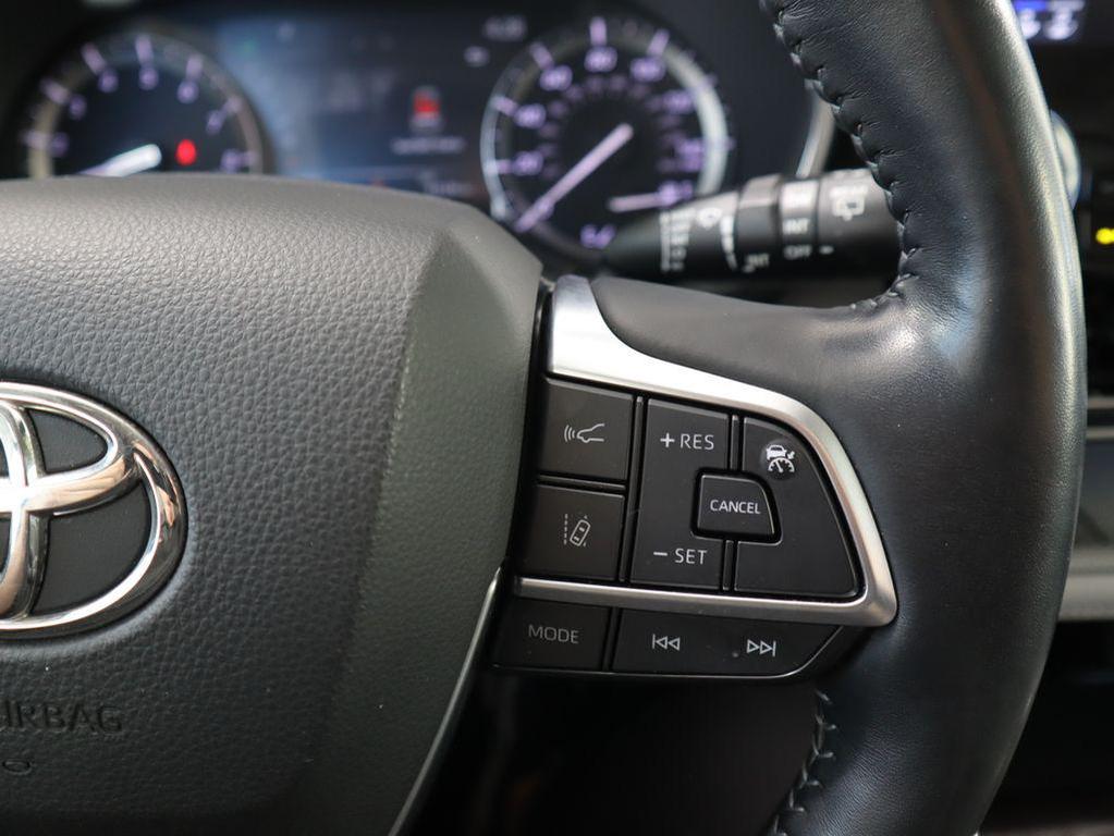 used 2021 Toyota Highlander car, priced at $35,999