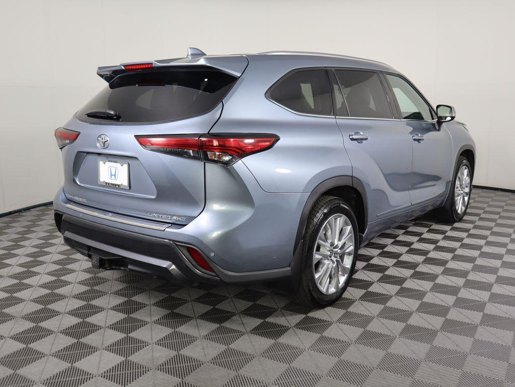 used 2021 Toyota Highlander car, priced at $35,999