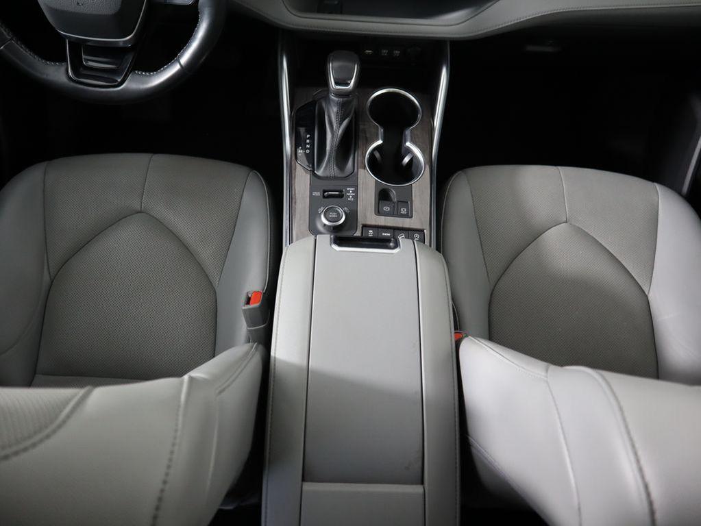 used 2021 Toyota Highlander car, priced at $35,999