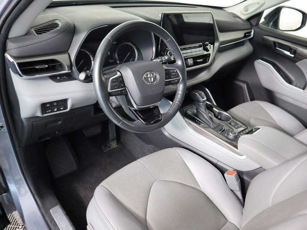 used 2021 Toyota Highlander car, priced at $35,999