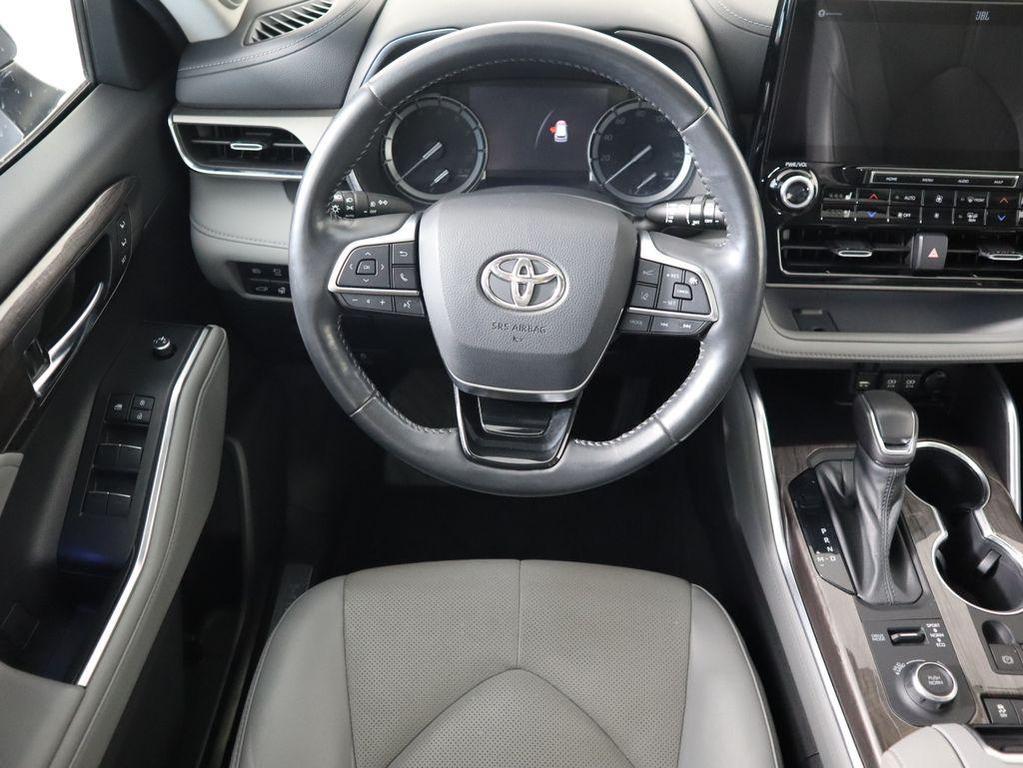used 2021 Toyota Highlander car, priced at $35,999