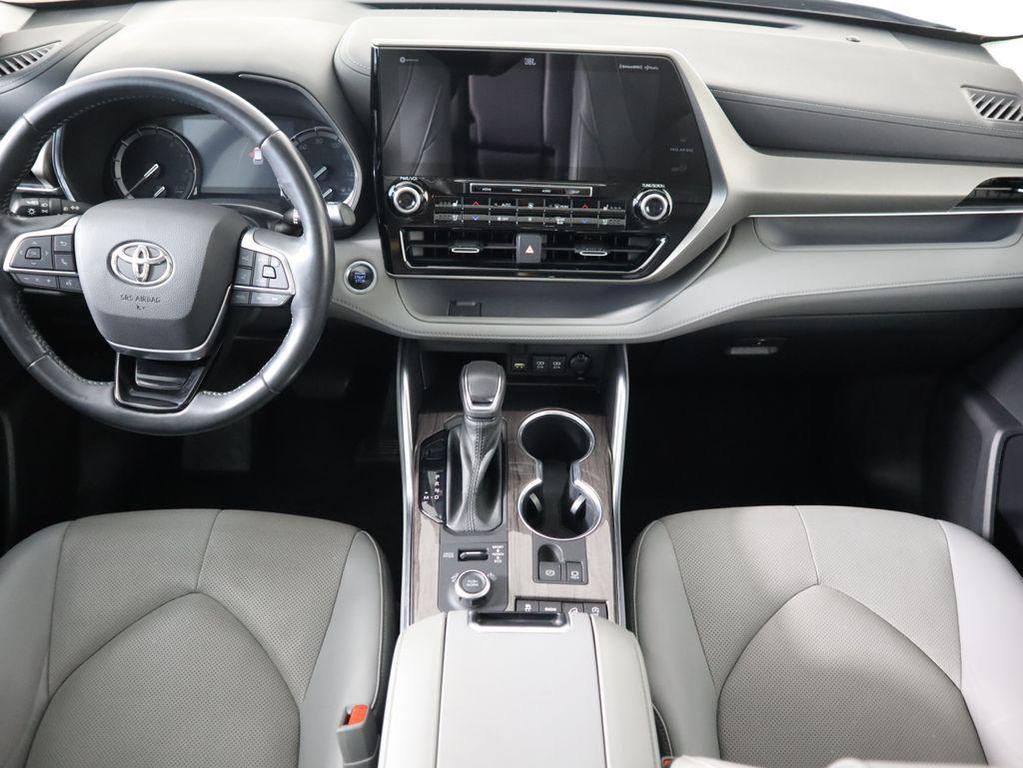 used 2021 Toyota Highlander car, priced at $35,999