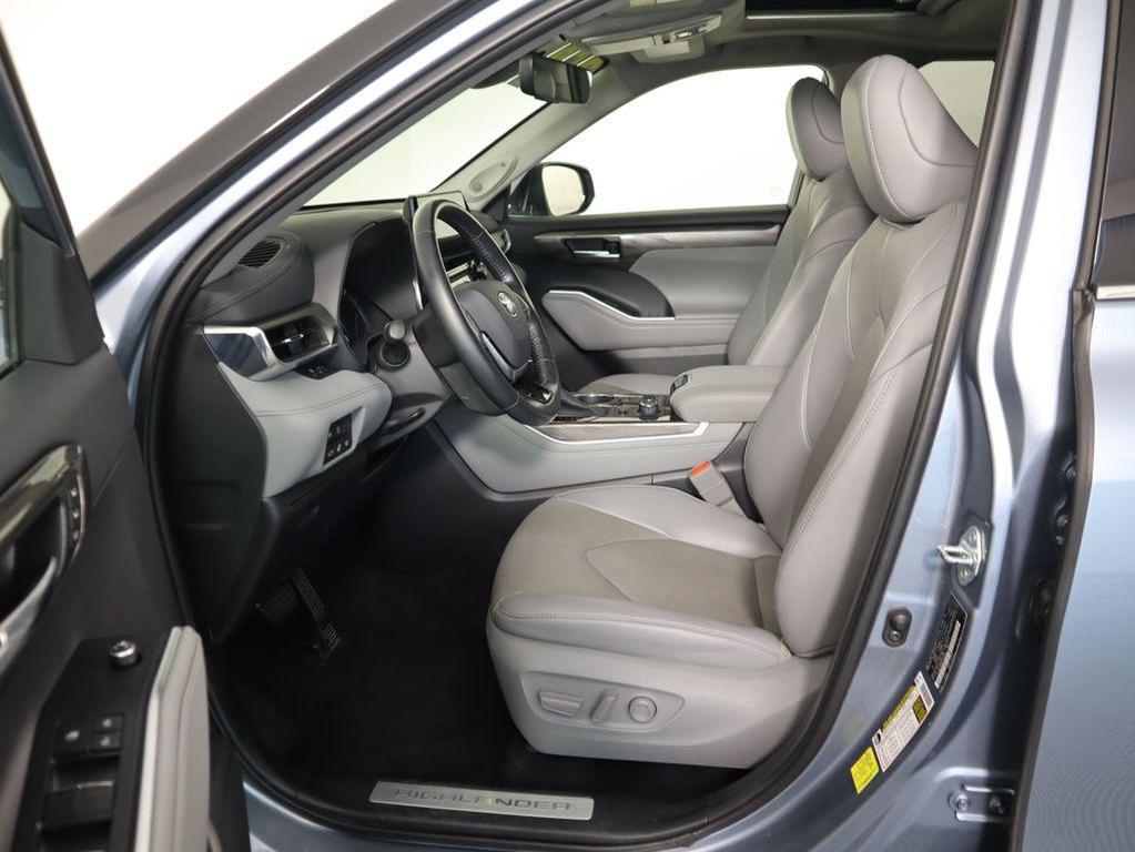 used 2021 Toyota Highlander car, priced at $35,999