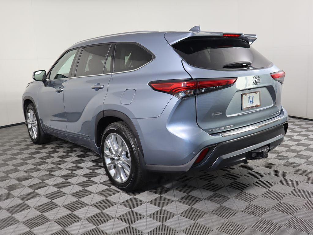 used 2021 Toyota Highlander car, priced at $35,999