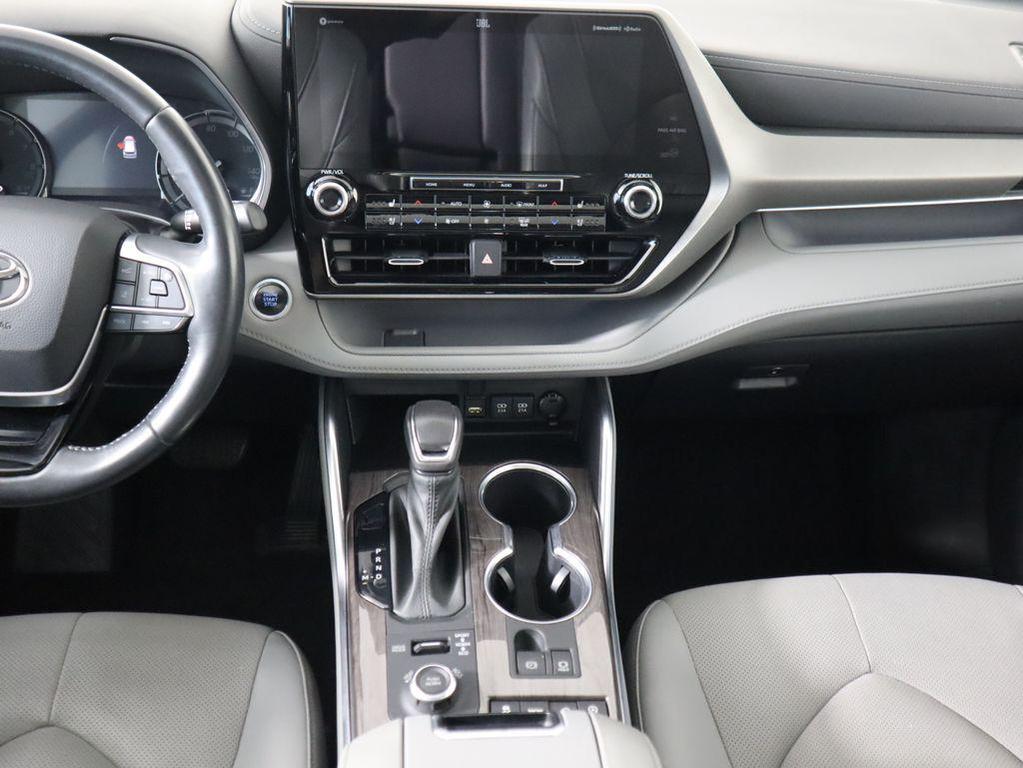 used 2021 Toyota Highlander car, priced at $35,999