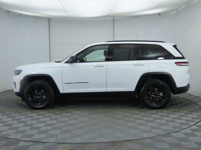 used 2024 Jeep Grand Cherokee car, priced at $30,998