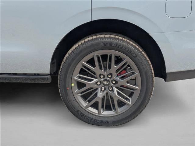new 2025 Ford Expedition car, priced at $81,879