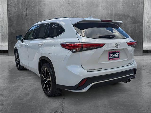 used 2022 Toyota Highlander car, priced at $33,984