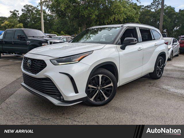 used 2022 Toyota Highlander car, priced at $36,135