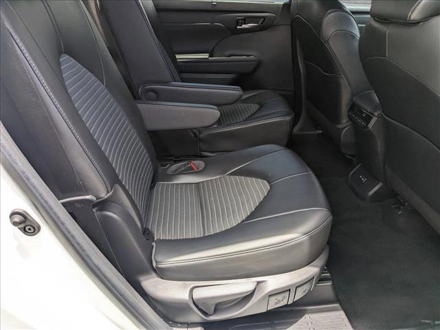 used 2022 Toyota Highlander car, priced at $33,984