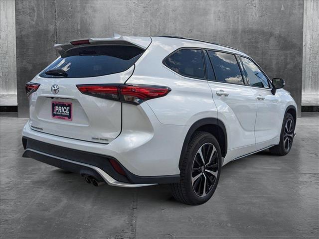 used 2022 Toyota Highlander car, priced at $33,984