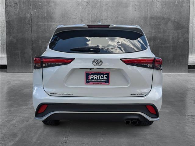 used 2022 Toyota Highlander car, priced at $33,984