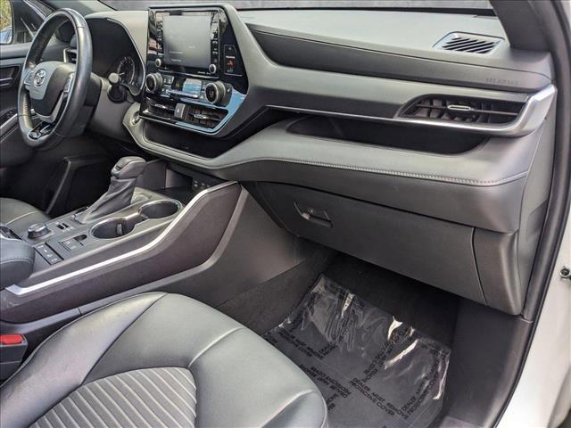 used 2022 Toyota Highlander car, priced at $33,984