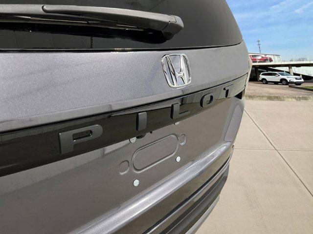 new 2025 Honda Pilot car, priced at $51,050