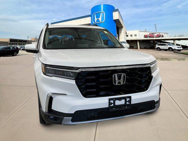 new 2025 Honda Pilot car, priced at $54,930