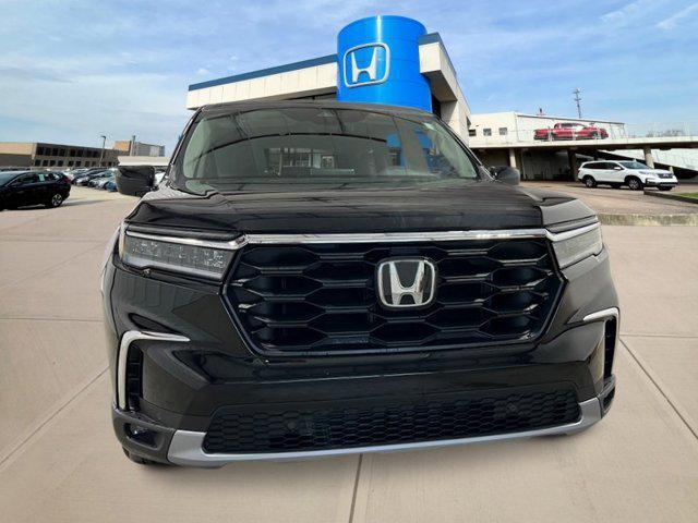 new 2025 Honda Pilot car, priced at $46,695