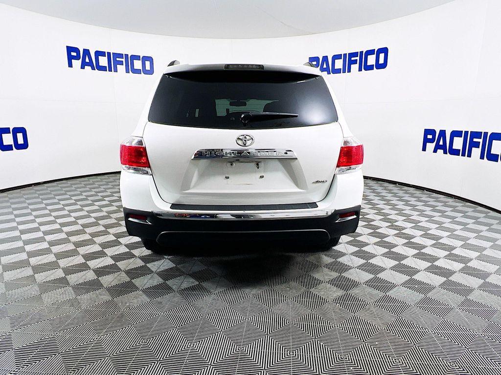 used 2013 Toyota Highlander car, priced at $9,499