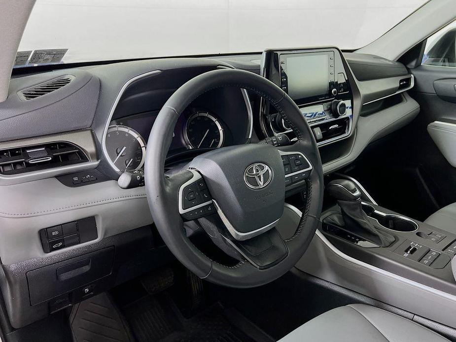 used 2022 Toyota Highlander car, priced at $39,499