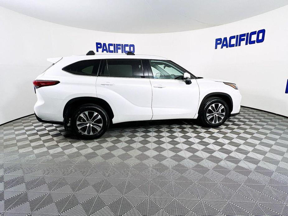 used 2022 Toyota Highlander car, priced at $39,499