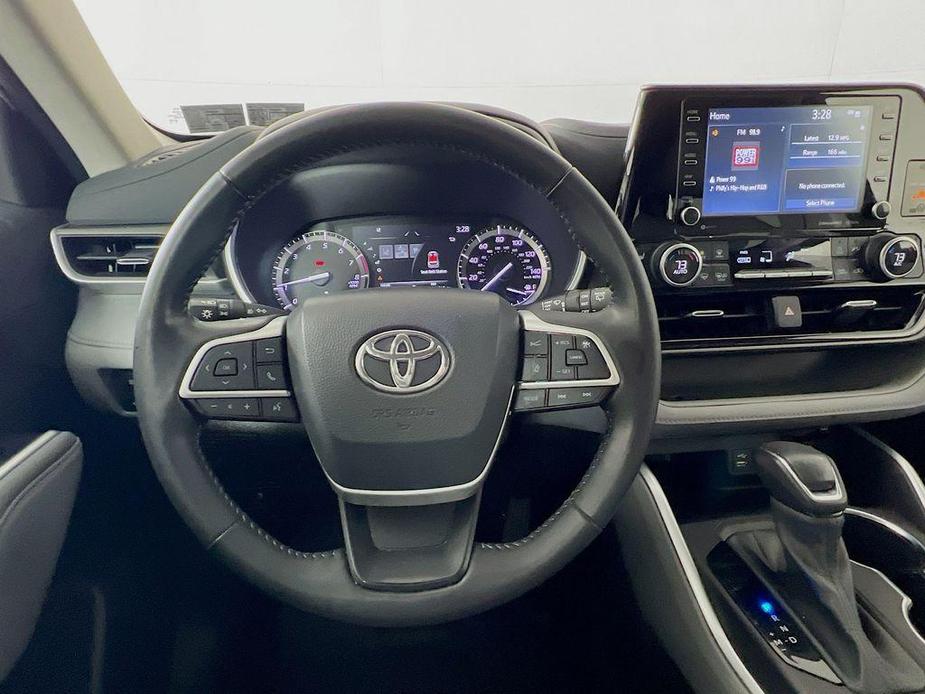 used 2022 Toyota Highlander car, priced at $39,499