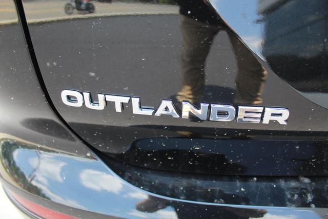 new 2024 Mitsubishi Outlander car, priced at $30,525