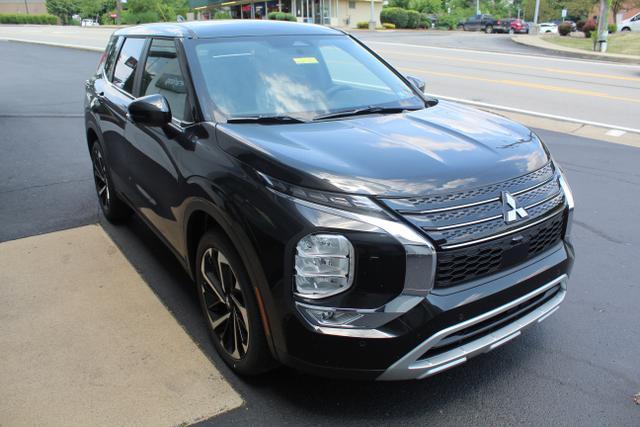 new 2024 Mitsubishi Outlander car, priced at $30,015