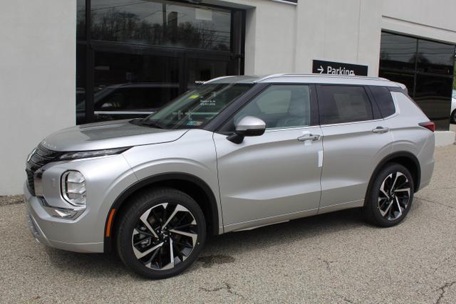 new 2024 Mitsubishi Outlander car, priced at $33,335