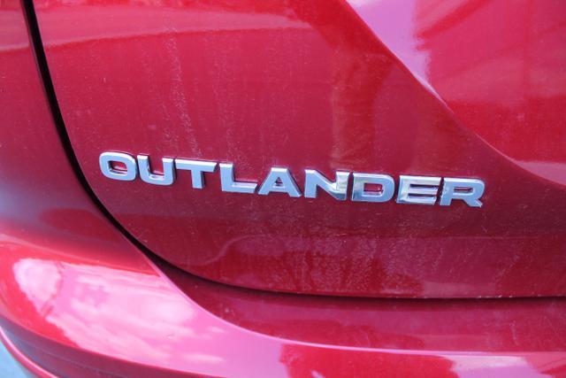 new 2024 Mitsubishi Outlander car, priced at $30,015