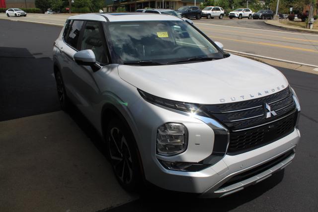 new 2024 Mitsubishi Outlander car, priced at $30,015