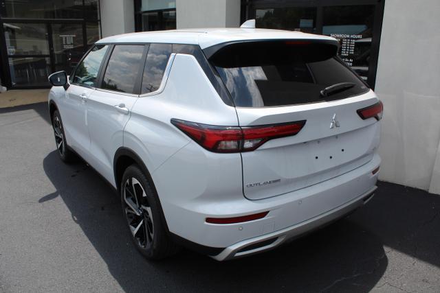 new 2024 Mitsubishi Outlander car, priced at $30,015