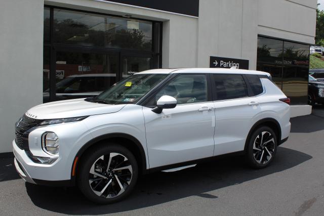 new 2024 Mitsubishi Outlander car, priced at $30,015