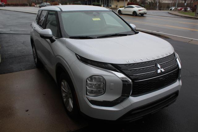 new 2024 Mitsubishi Outlander car, priced at $33,060