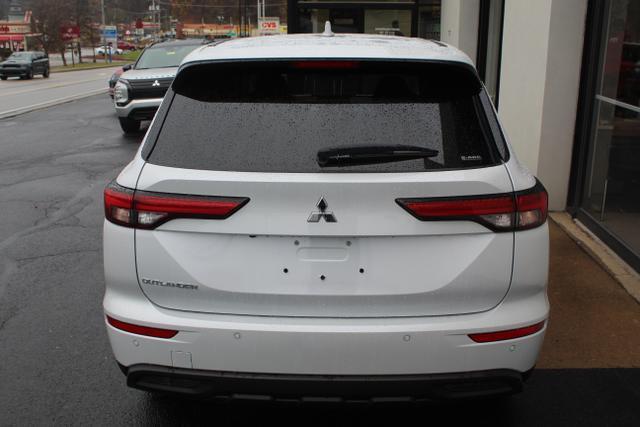 new 2024 Mitsubishi Outlander car, priced at $33,060