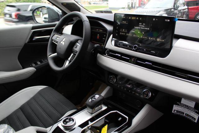 new 2025 Mitsubishi Outlander car, priced at $37,585