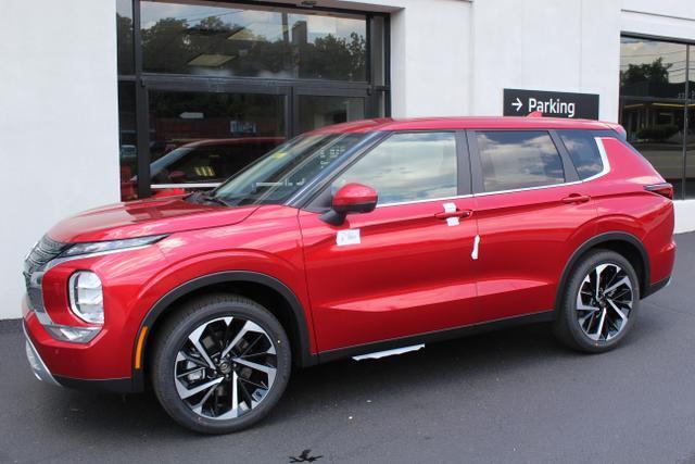 new 2024 Mitsubishi Outlander car, priced at $30,015